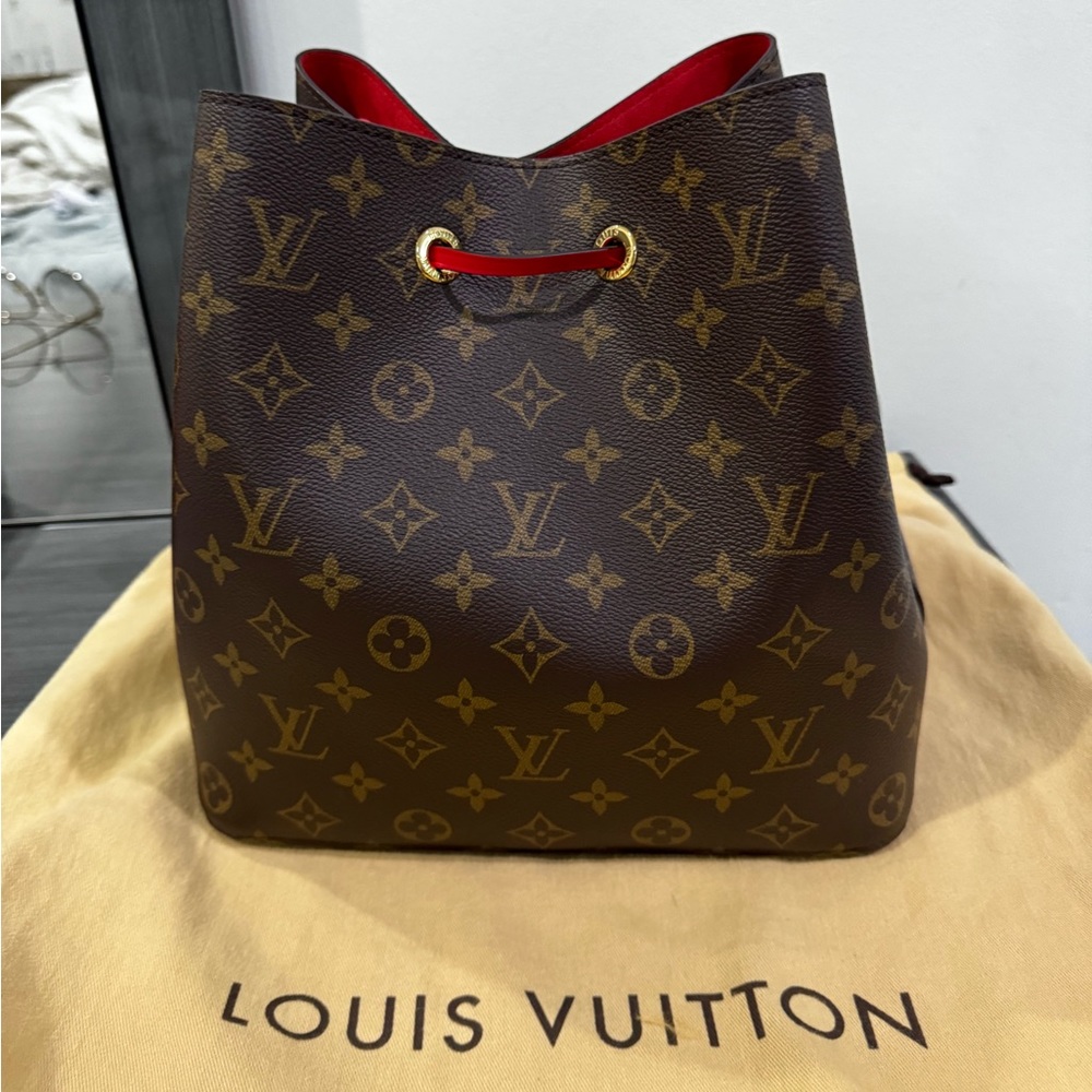 Noé Noé bucket bag excellent I only used it 3 times light new prístine - Picture 8 of 8